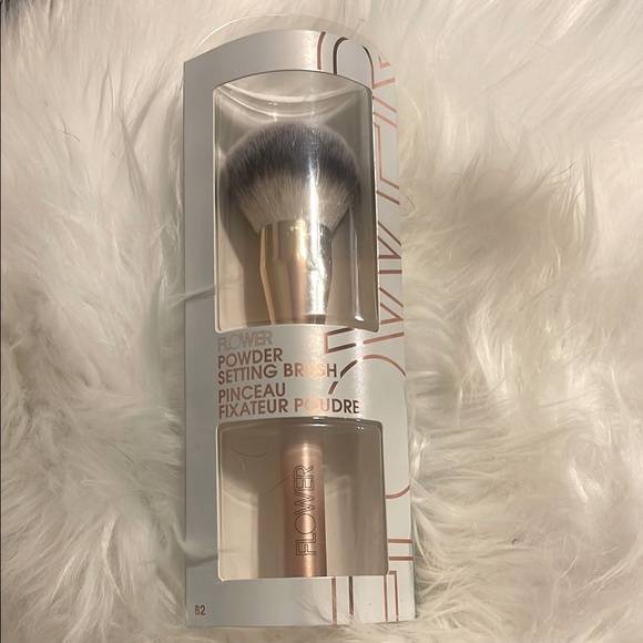 Flower Beauty Powder Setting Brush New in Box - Picture 1 of 1